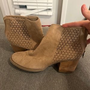 Tan Heel Boots